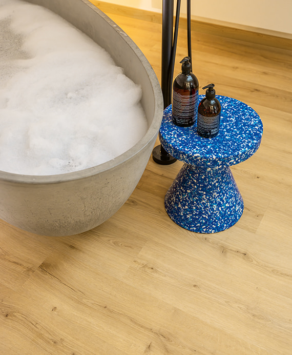 Quick-Step vinila grīdas segums - ideāla grīda vannas istabai